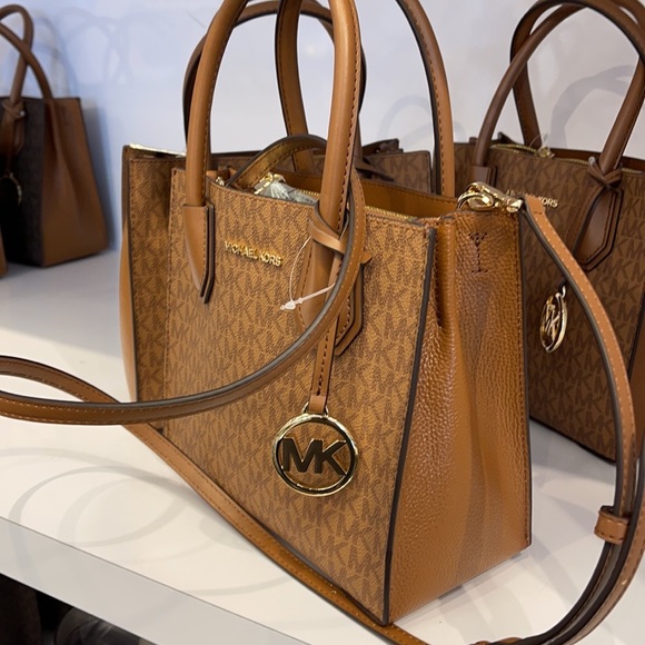 Michael Kors Mercer Medium Pebbled Leather Crossbody Bag - Picture 2 of 16